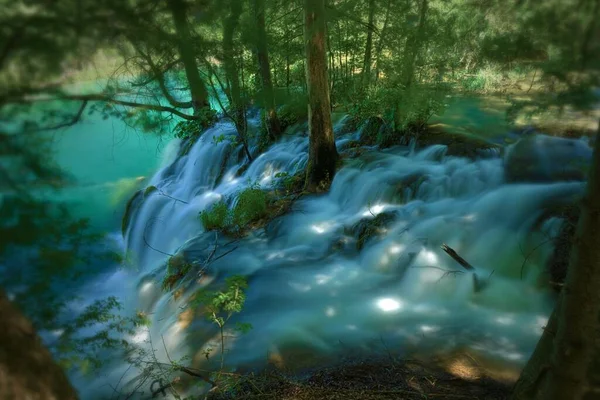 Dreamy waterfal at plitvice national park light spots — Stock Photo, Image