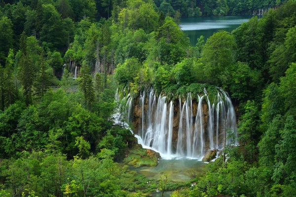 Schönster Wasserfall auf plitivice Luftbild Touristenort — Stockfoto