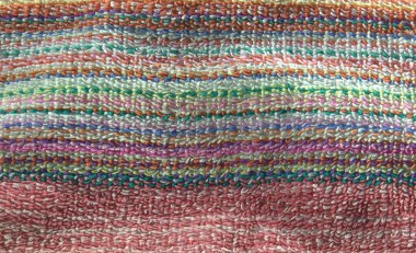 Soyutlama. Çok renkli çizgili kumaşın arkaplanı