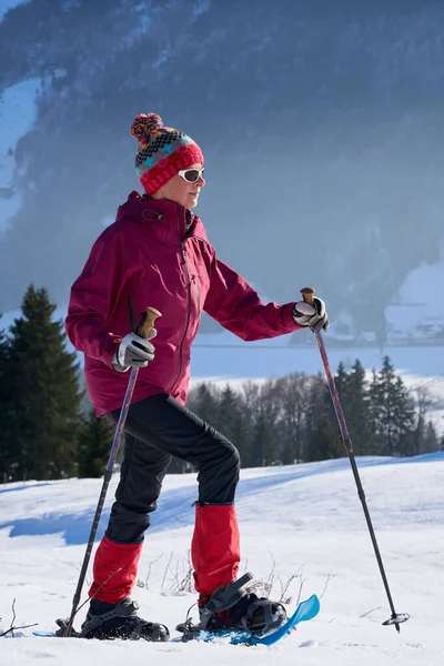 Agradable Activa Mujer Mayor Raquetas Nieve Los Alpes Allgau Por — Foto de Stock