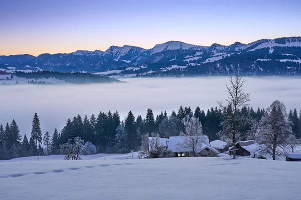 德国巴伐利亚 Oberstaufen Sunrise Landscape Oberstaufen Allgaeu阿尔卑斯山脉雪山链全景 — 图库照片