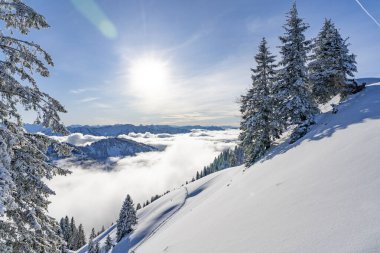 Allgaeu Dağları 'ndaki kış manzarası, Hochgrat zirvesinden Bregenz Wald dağlarına, Vorarlberg, Avusturya manzara fotoğrafçılığına kadar.