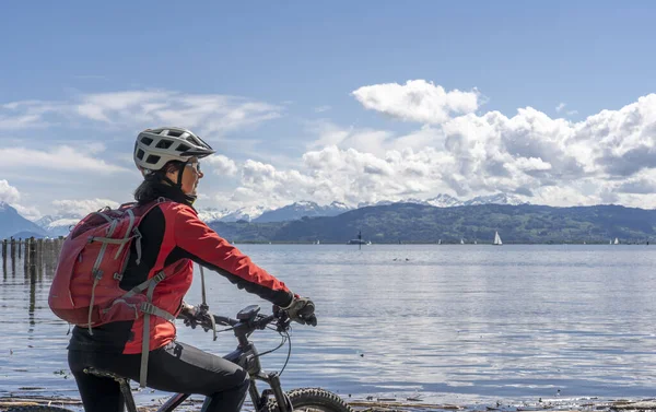 Mujer Como Silueta Montando Bicicleta Montaña Eléctrica Los Alpes Allgaeu — Foto de Stock