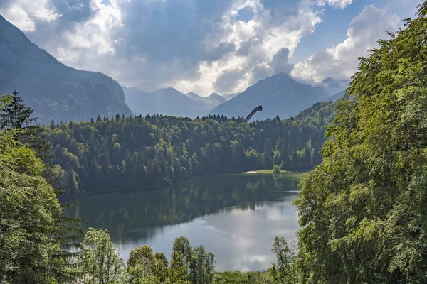 Frau Auf Elektro Mountainbike Unterhalb Der Baustelle Für Den Neuen — Stockfoto