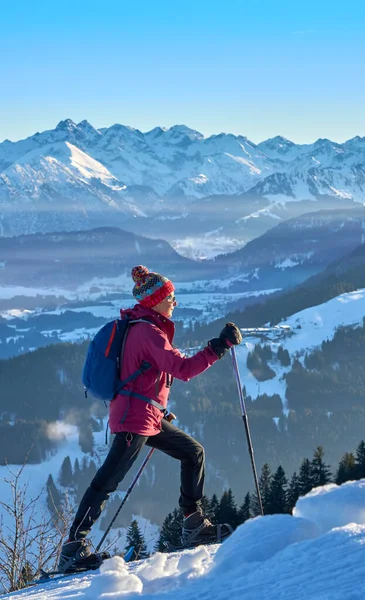 Nice Active Senior Woman Snowshoeing Allgau Alps Immenstadt Iller Valley — Fotografia de Stock