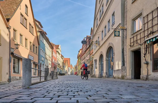 Rothenburg Der Tauber Bavaria Germany Woman Bicycle Tour Downtown Rothenburg — ストック写真