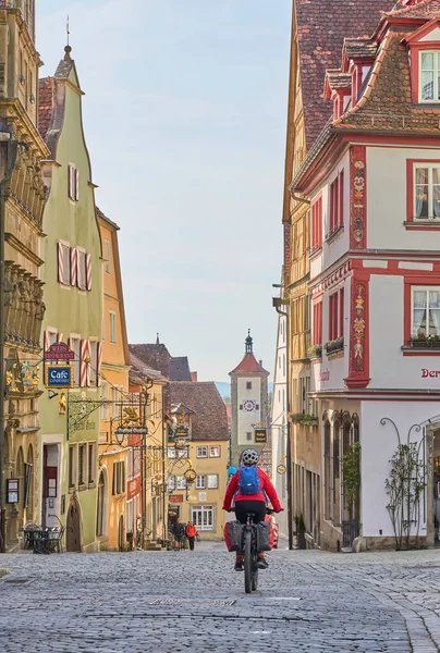 Rothenburg Der Tauber Bavaria Germany Woman Bicycle Tour Downtown Rothenburg — ストック写真