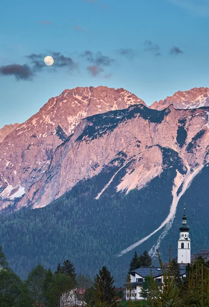 Full Moon Rises Steep Summits Wetterstein Mountain Range High Ehrwald — Stock Photo, Image