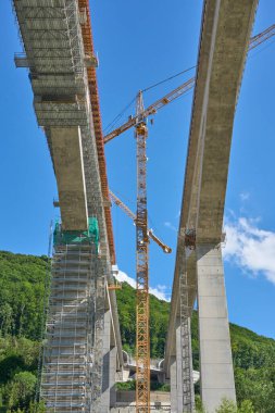 Stuttgart 'tan Münih' e giden yeni tren yolu için karmaşık bir şantiye. Fils Vadisi, Baden-Wuerttemberg, Almanya 'da birleşik tünel ve köprü inşaatı 