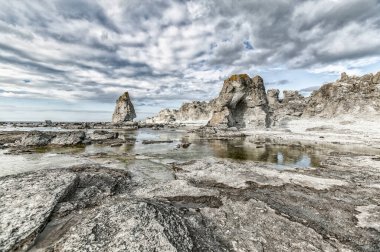 Raukar oluşumu, Gotland Adası, İsveç, İskandinavya, Avrupa 'da bir kireçtaşı resifi.