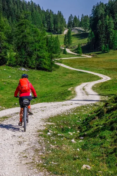 Senior Woman Riding Her Mountainbike Karwendel Mountain Range Tirol Austria — Stock Fotó