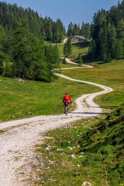Senior Woman Riding Her Mountainbike Karwendel Mountain Range Tirol Austria — Fotografia de Stock
