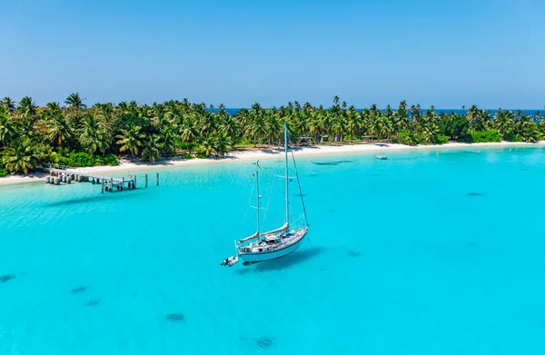 Sailing Yacht Anchoring Shallow Waters Suwarrow Atoll Cook Islands Polynesia — ストック写真