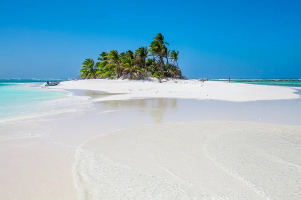 Tiny Little Sandy Island Palm Tree White Sand Beach Turquoise — ストック写真