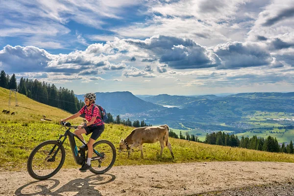 Nice Active Senior Woman Riding Her Electric Mountain Bike Mount — Foto de Stock