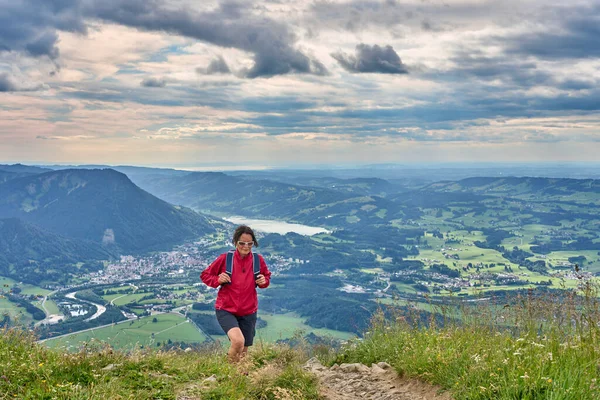 Nice Senior Woman Hiking Mount Gruenten Allgaeu Alps Awesomw View — 图库照片