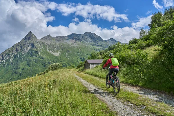 Nice Active Senior Woman Riding Her Electric Mountain Bike Silvretta — Stockfoto