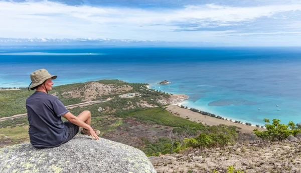 Woman Looking Spectacular View Captain Cooks Lookout Top Lizard Island — Stock Photo, Image