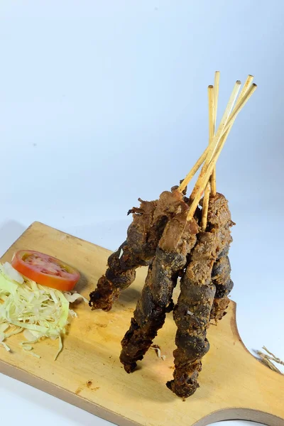 Muz yaprağına sarılı mantar ve kavrulmuş