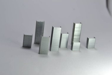 Adımlar düzgünce düzenlenir, böylece gökdelenler gibi şekillenirler.