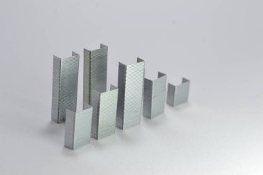 Adımlar düzgünce düzenlenir, böylece gökdelenler gibi şekillenirler.