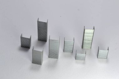 Adımlar düzgünce düzenlenir, böylece gökdelenler gibi şekillenirler.