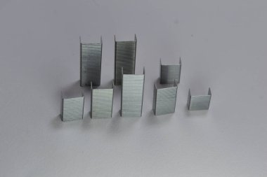 Adımlar düzgünce düzenlenir, böylece gökdelenler gibi şekillenirler.