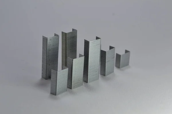 Adımlar düzgünce düzenlenir, böylece gökdelenler gibi şekillenirler.