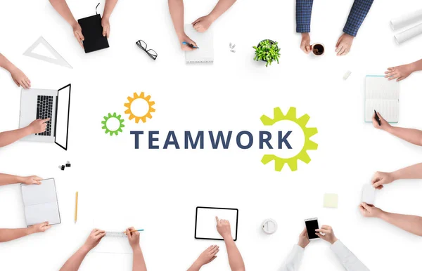 Teamwork Konzept Mit Menschen Schreibtisch Und Text Der Mitte Die — Stockfoto