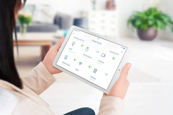 Home Devices Control Modern Smart Home App Tablet Display Woman — Stock Photo, Image