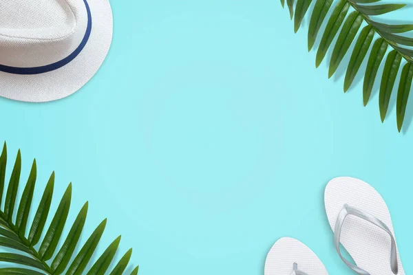 Sommerreise Flach Lag Hintergrund Mit Hut Hausschuhen Und Palmblättern — Stockfoto