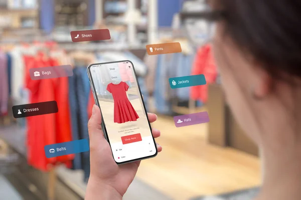 Shopping Con Smartphone App Realtà Aumentata Nel Concetto Boutique Provare — Foto Stock