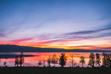 Gölün üzerinde gün batımı - Sempach, İsviçre