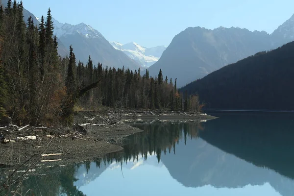 Λίμνη Eklutna Και Βουνό Eklutna Στο Κρατικό Πάρκο Chugach Αλάσκα — Φωτογραφία Αρχείου