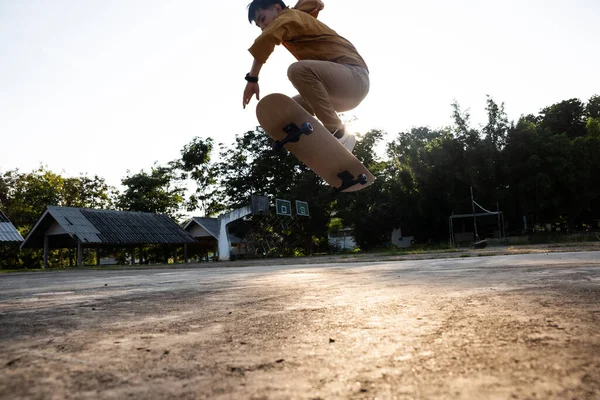 Teenager Playing Skateboard Cement Ground Extreme Sport Outdoor Activity — Stock Photo, Image