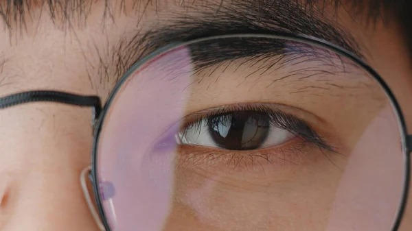 Close Eyes Asian Teenager Wearing Eye Glasses — Stockfoto