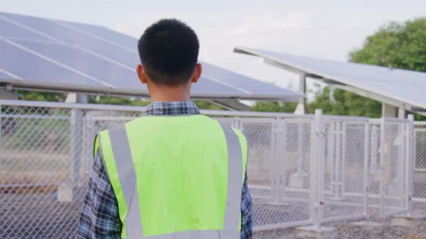 Engineer Walk Solar Cells Station Checking System Maintenance Solar Panel — Stock Video