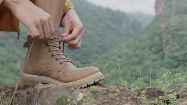 Hands Men Tying Shoe Laces Hiker Getting Ready Hiking — Stok video