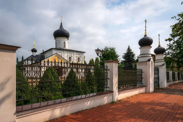 Kilátás Szent György Templom Győztes Plébániatemplom Dosztojevszkij Család Egy Napos — Stock Fotó