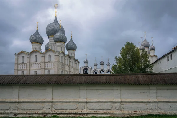 Utsikt Över Domänerna Katedralen Uppståndelsekyrkan Och Klockstapeln Över Muren Rostov — Stockfoto