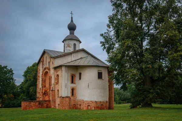 Utsikt Över Kyrkan Paraskevi Paraskevy Pyatnitsy Torgu Territoriet Jaroslavovo Dvorishche — Stockfoto