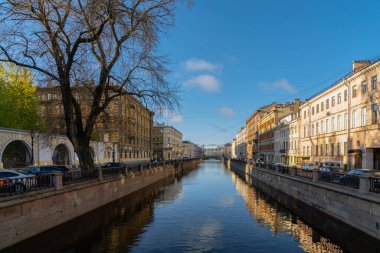 Griboyedov Kanalı seti güneşli bir sonbahar sabahı, Saint Petersburg, Rusya