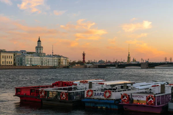 Saint Petersburg Russia 2021 View Pleasure Boats Neva River University — Stock Photo, Image