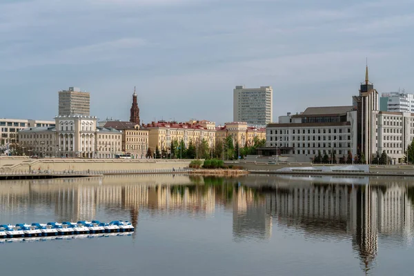 Widok Nasyp Jeziora Kabańskiego Tatarskiej Slobodzie Tatarstanie Słoneczny Wiosenny Dzień — Zdjęcie stockowe