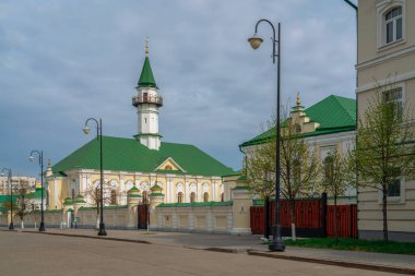 Eski Tatar yerleşimindeki Marjani Camii (Staro-Tatarskaya Sloboda) güneşli bir bahar gününde, Kazan, Tataristan Cumhuriyeti, Rusya
