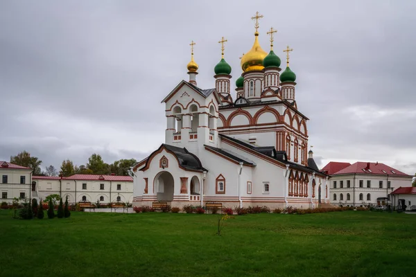 Catedral San Sergio Radonezh Monasterio Trinity Sergius Varnitsky Día Lluvioso — Foto de Stock