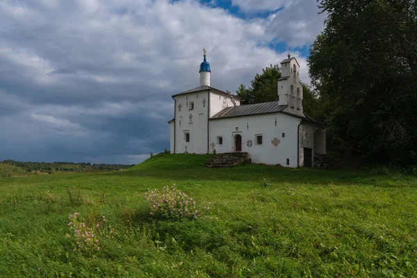 Sint Nicolaaskerk Gorodishche Nikolskaja Kerk Truvorov Gorodishche Een Zonnige Zomerdag — Stockfoto