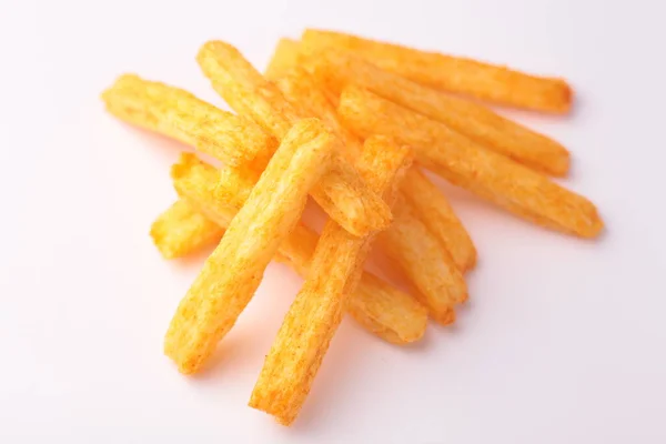 beyaz zemin üzerine kızarmış patates yığını