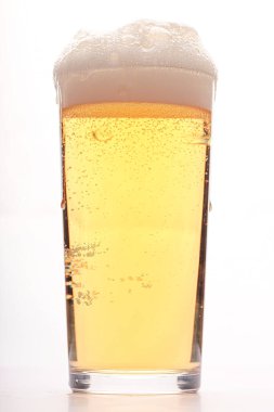 bira cam üzerine beyaz izole içine