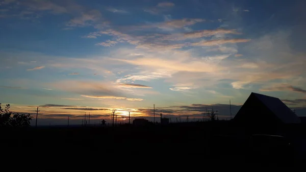 Una puesta de sol en el campo —  Fotos de Stock